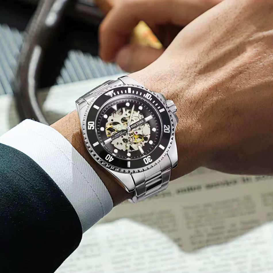 Montre mécanique squelette noire pour homme