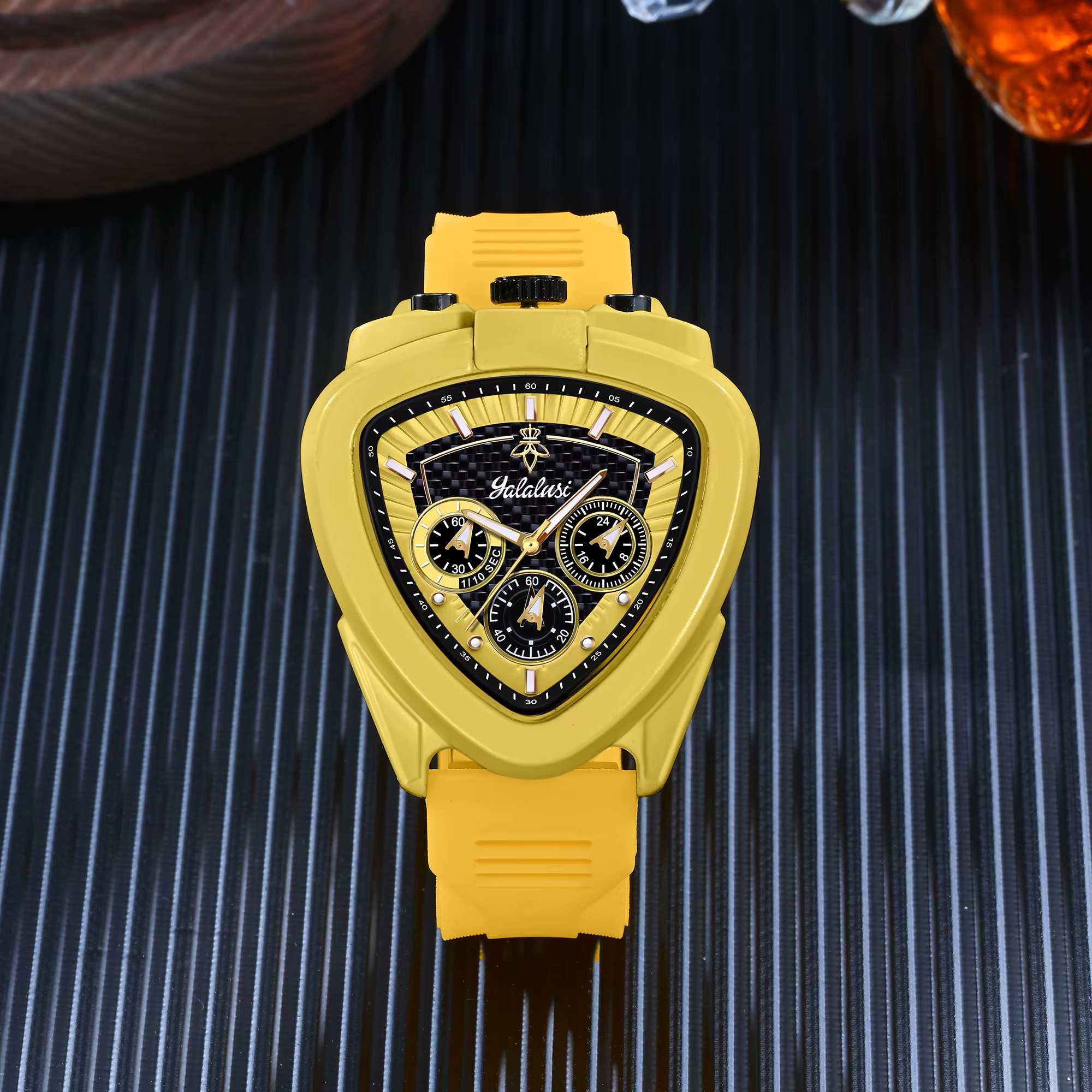 Montre pour homme YaLaLuSi : montre-bracelet à quartz résistante à l'eau avec cadran triangulaire