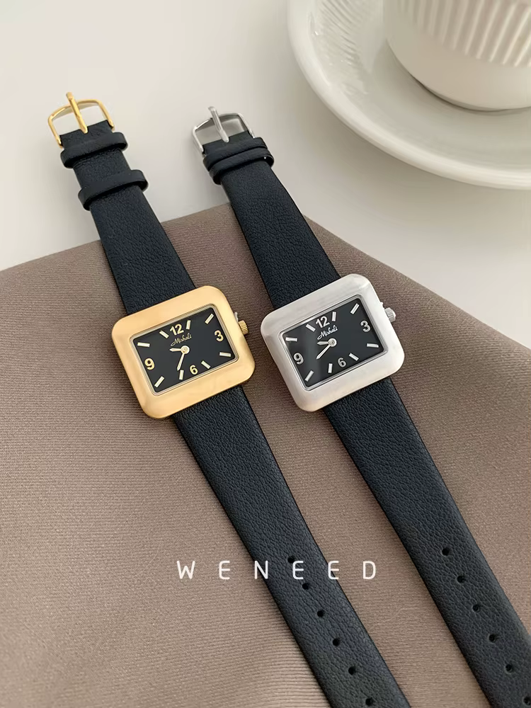 2025 nouvelle montre de mode numérique pour femme Simple carré petit cadran ceinture en cuir femmes