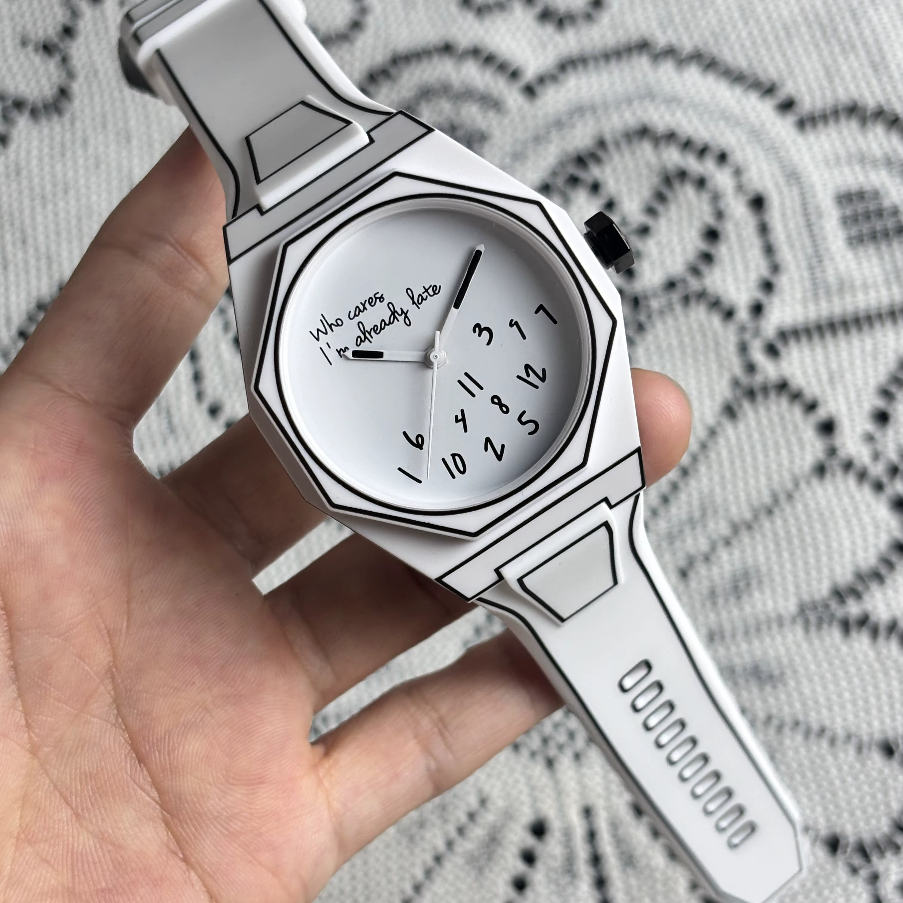 Schizche moderne 2D Montres de bande dessinée blanche