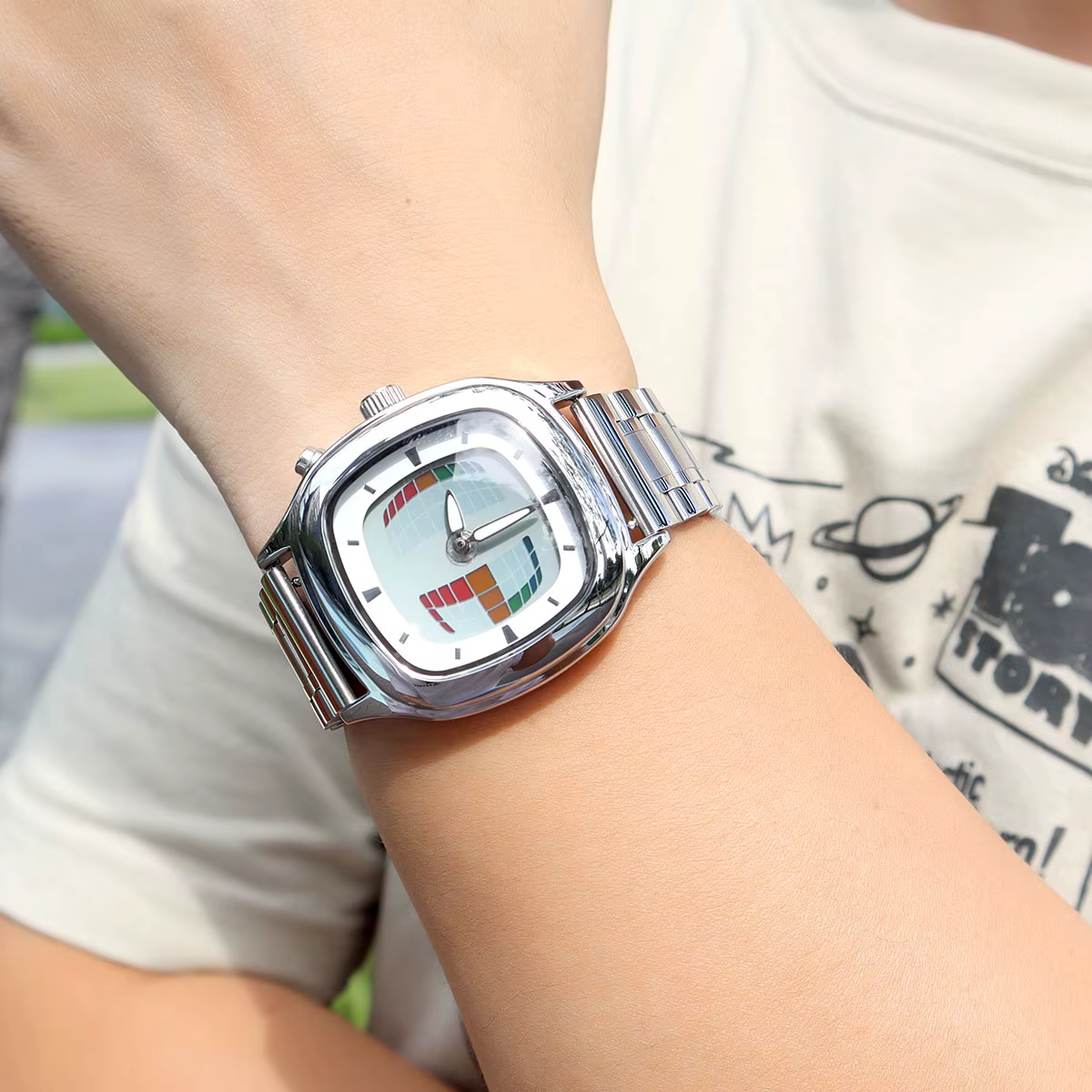 Montre à quartz pour hommes avec éclairage affichage numérique et dynamique des chiffres montre-bracelet futuriste rétro créative avec bracelet en acier inoxydable