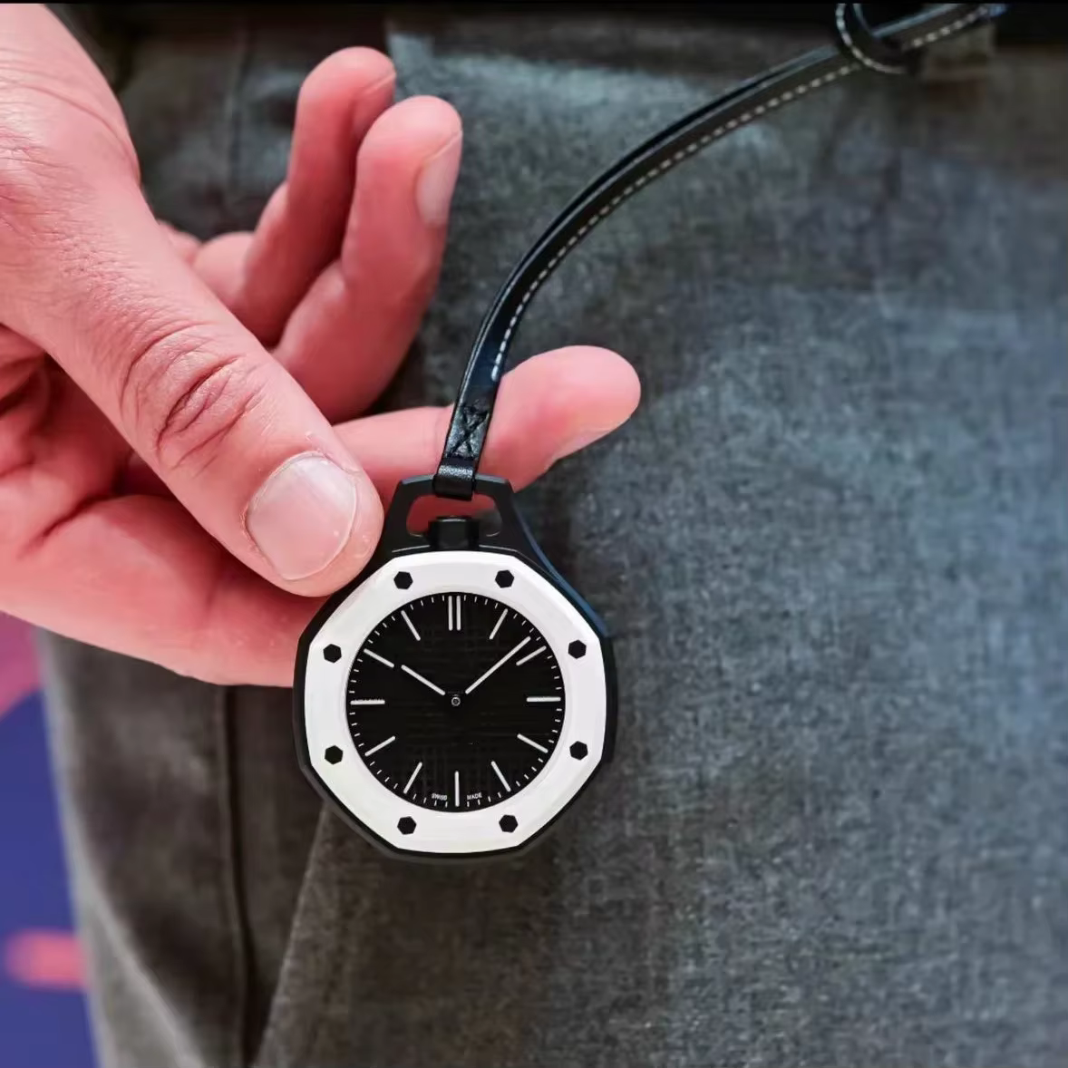 Nouvelles montres à quartz octogonales pour hommes en différentes couleurs