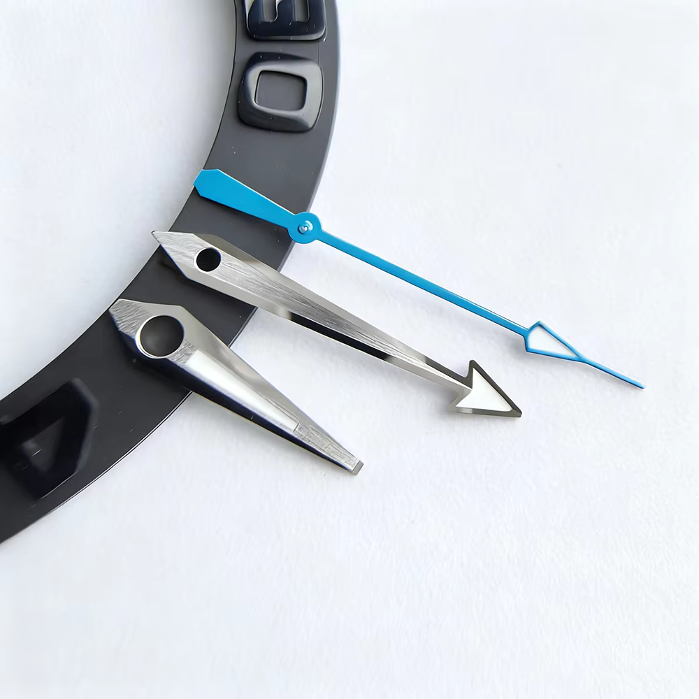 Aiguilles de montre en forme de flèche