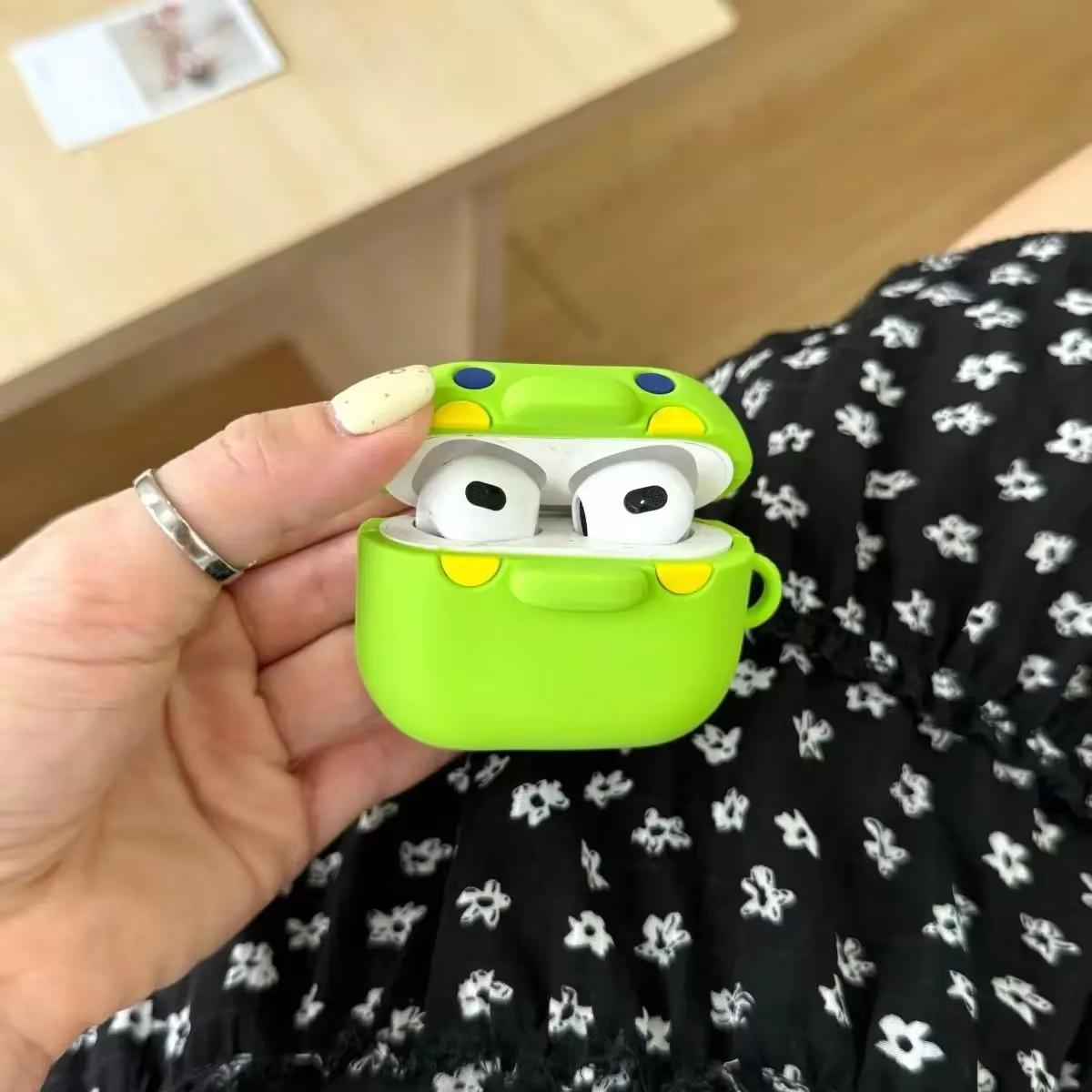Tamagotchi – étui d'accessoires pour écouteurs à grande bouche 3D