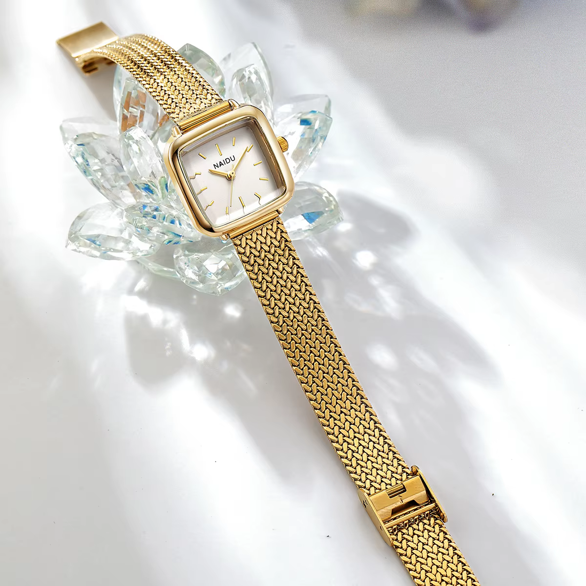 Montre carrée pour femme avec bracelet en acier inoxydable