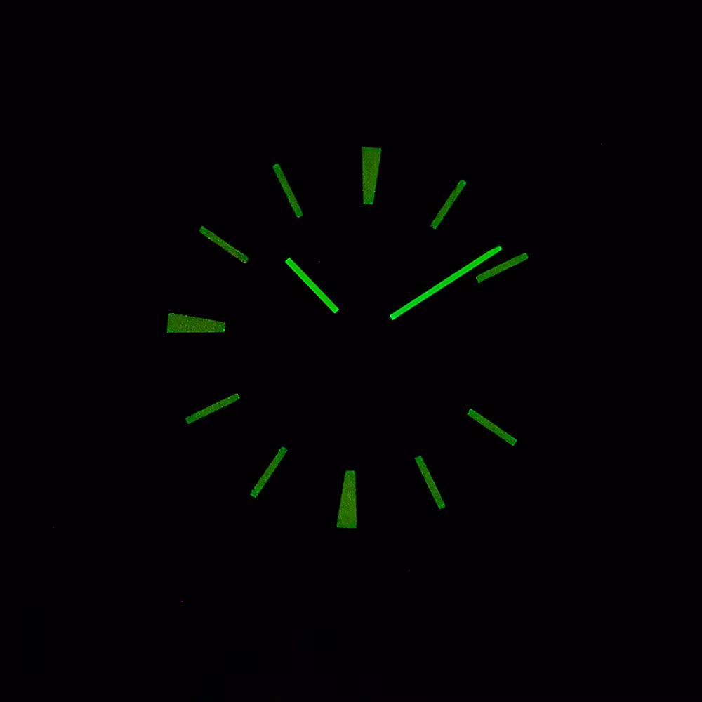 Cadran de 33 mm associé au mouvement 8215